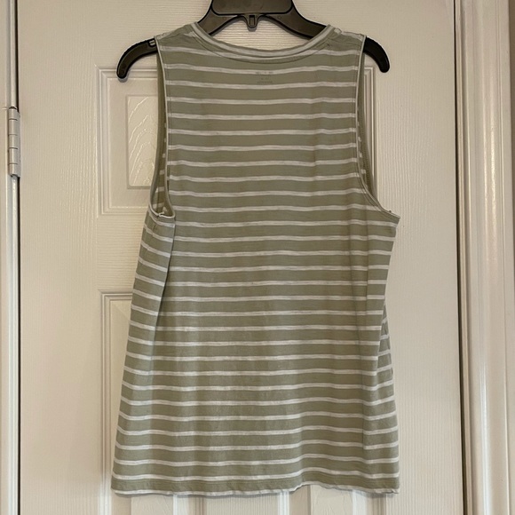 Madewell whisper cotton V-neck pocket tank - Picture 4 of 6